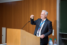 Prof. Dr. Horst Exner, Direktor des Laserinstitut Hochschule Mittweida, eröffnet die Tagung