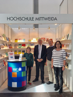 Buchmesse 2017 – Besuch des Staatssekretärs Uwe Gaul des SMWK am Hochschulstand; Foto: privat