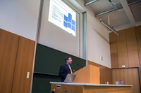 Der Prorektor Forschung, Prof Uwe Mahn, stellt die Hochschule vor