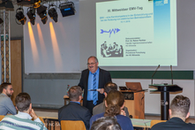 Der Rektor, Prof. Ludwig Hilmer, begrüßt die Teilnehmer des EMV-Tages