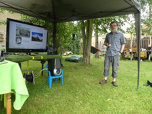 Prof. Thomas Villmann beim Vortrag im „Gartenseminar“