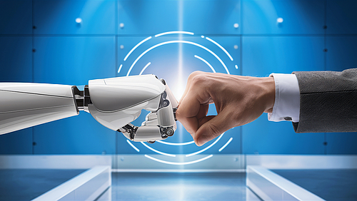 eine Roboterhand und eine menschliche Hand begrüßen sich