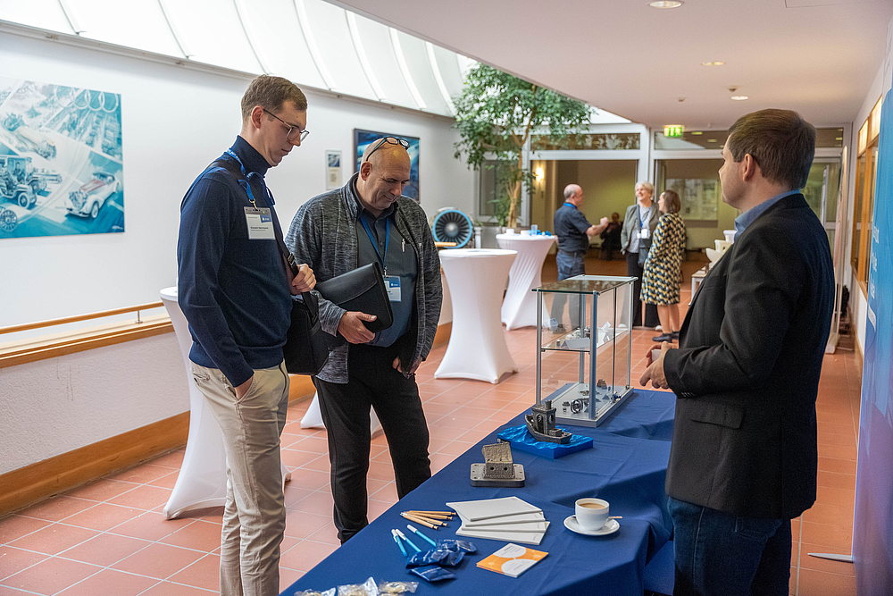 Vernetzt: Fachsimpeleien unter Forschenden Fachsimpeleien unter Forschenden