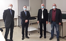 Gruppenfoto mit Prof. Dr. Frank Köster (Hochschule Mittweida), Dr. Rayko Ehnert, Prof. Dr. Heinrich Lang (TU Chemnitz), Prof. Dr. Thomas Seyller (TU Chemnitz, Vorsitzender der Prüfungskommission)