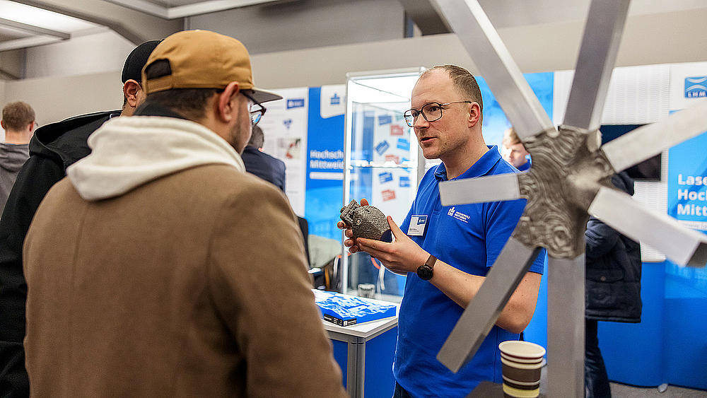 Dass große Wissenschaft nicht immer groß sein muss, zeigt das Laserinstitut Hochschule Mittweida. Hier ist Spitzenforschung Alltag. Foto: SMWK | Ben Gierig