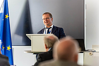 Prof. Uwe Mahn, Prorektor Forschung an der Hochschule Mittweida Männliche Person am Rednerpult
