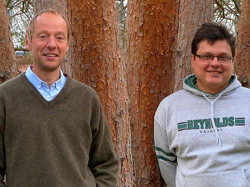 Prof. Röbbe Wünschiers und sein Doktorand Robert Leidenfrost (v.l.) sind stolz auf die entwickelte Diagnostikmethode (Foto: Nadine Wappler) Prof. Röbbe Wünschiers und sein Doktorand Robert Leidenfrost (v.l.) sind stolz auf die entwickelte Diagnostikmethode (Foto: Nadine Wappler)