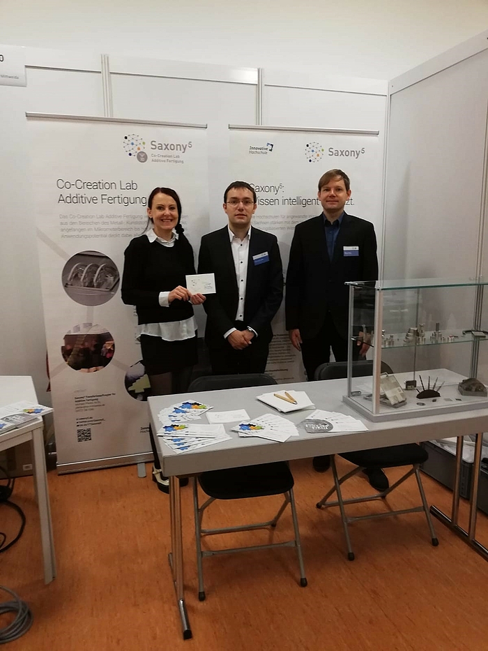 Ulrike Riemer, Christian Thormann und Michael Pfeifer (v.l.) am Saxony5-Stand.