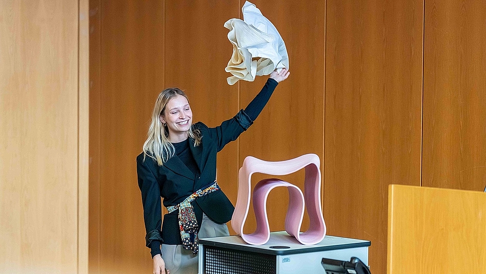 Enthüllt: Ada Matthes und der von ihr entworfene Galoppi Ada Matthes und der von ihr entworfene Galoppi