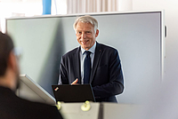 Prof. Volker Tolkmitt, Rektor der Hochschule Mittweida Männliche Person am Rednerpult