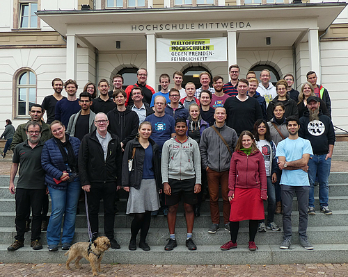 Workshopteilnehmer MiWoCI 2019. Der Border-Terrier Emmy von Prof. Villmann war auch Konferenzteilnehmer und verfolgte die Vorträge und Diskussionen (manchmal mit kurzen Bemerkungen)