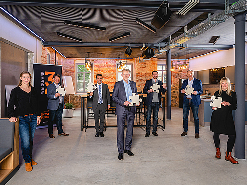 Die InitiatorInnen von NEXXT Mittweida gestalten die spezifischen Teile der Unternehmensnachfolge (vorne: Dr. Julia Breßler, Prof. Volker Tolkmitt, Jana Rösch; hinten: Dr. Benjamin Zeitler, Leonhard Zintl, Prof. Alexander Knauer, Michael Schlagenhaufer)