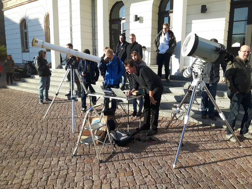 Zwei Teleskope wurden auf die Sonne gerichtet (Foto: Prof. Richard Börner)