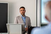 Marco Rutzke, NetTask GmbH Männliche Person am Rednerpult