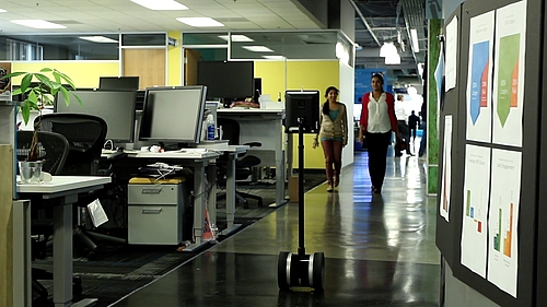 Der Roboter "Double 3" der Firma Double Robotics erlaubt es den eigenen 										Arbeitsplatz zu besuchen, ohne selbst vor Ort sein zu müssen.