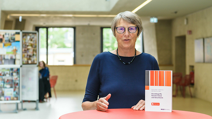 Prof. Gudrun Ehlert und ihr Buch „Grundbegriffe Soziale Arbeit und Geschlecht“